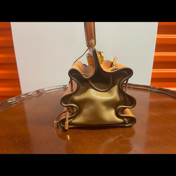 Tory Burch Radizwill accordion handbag - Picture 14 of 16